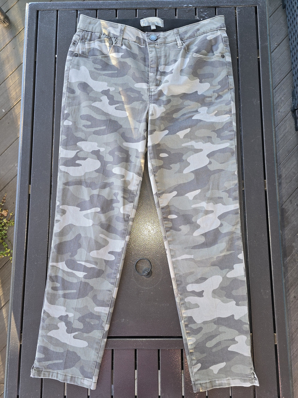 Wit & Wisdom Gray Camouflage Cropped Jeans